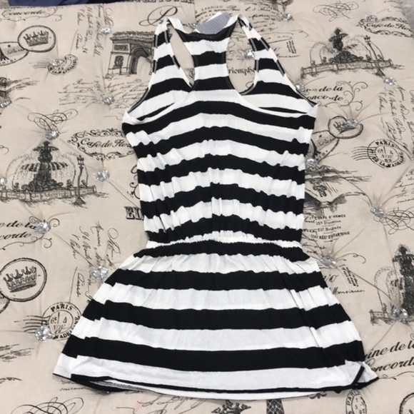 Splendid Relaxed Pocket Dress - Picture 3 of 6